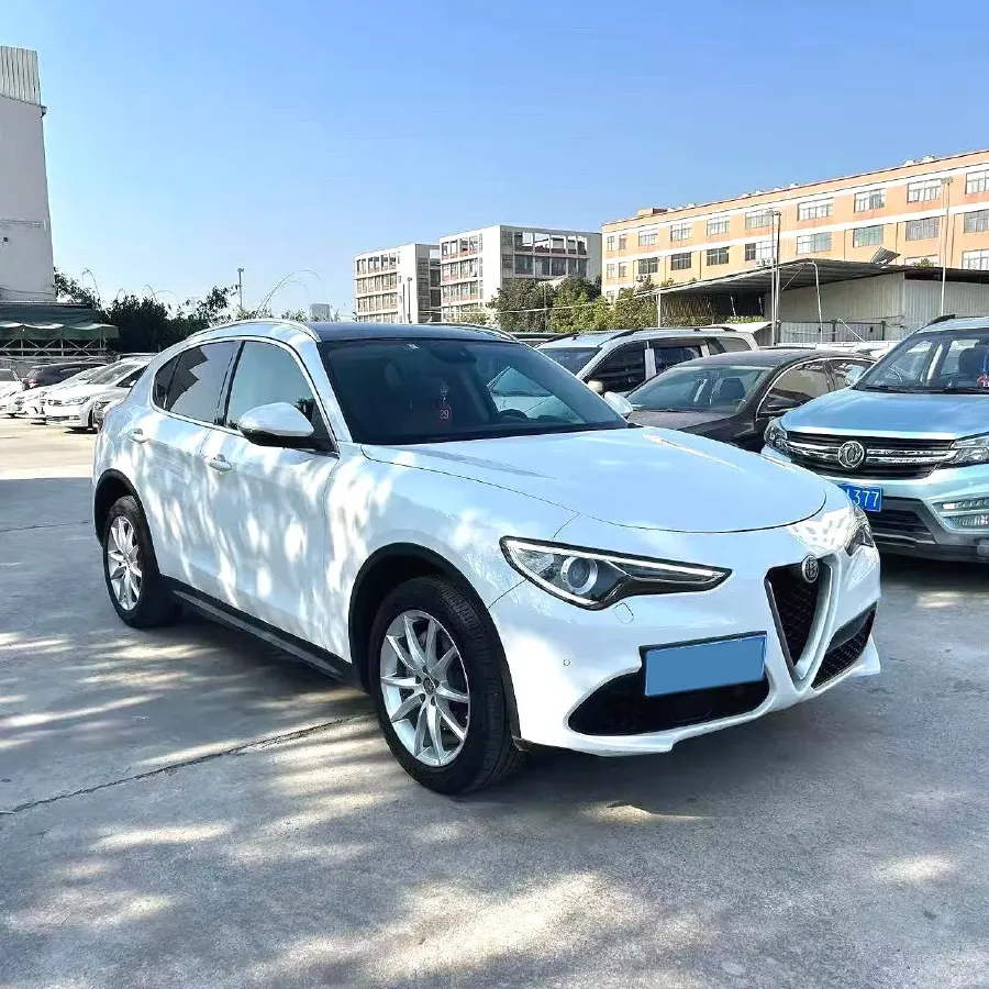2017 Alfa Romeo Stelvio 2.0T 280HP L4 8AT,autocango,china used car exporter,china ev exporter,chinese used car exporter,chinese used ev exporter