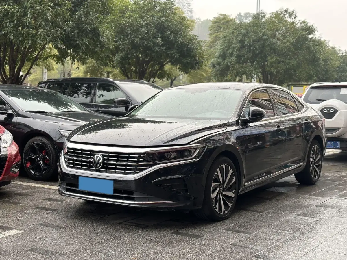 2023 Volkswagen Passat 2.0T 186HP L4 7DCT