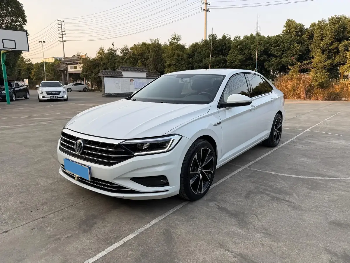 2021 Volkswagen Sagitar 1.2T 116HP L4 7DCT