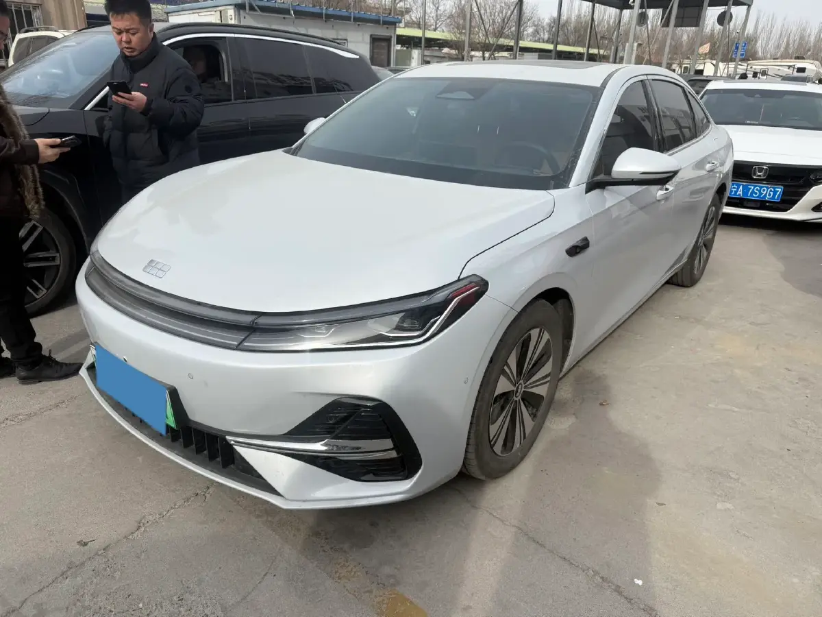 2025 Geely Galaxy Starshine 8 1.5L 112HP L4 1DHT PHEV