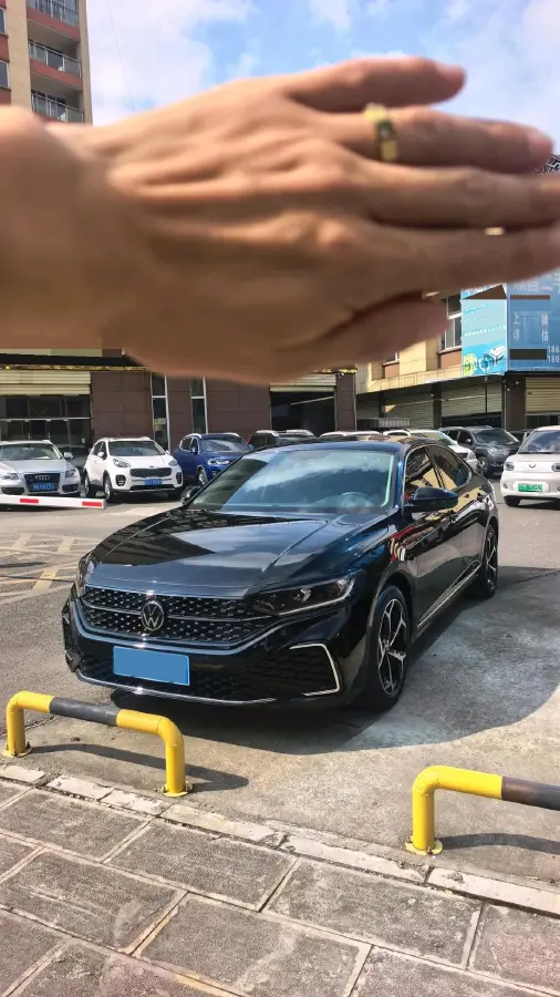 2024 Volkswagen Passat 2.0T 220HP L4 7DCT