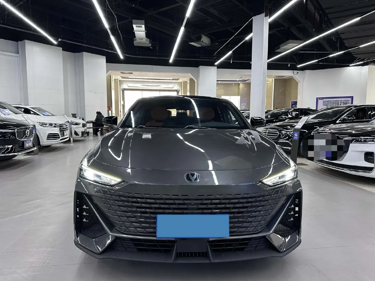 2022 ChangAn UNI-V 1.5T 188HP L4 7DCT,autocango,china used car exporter,china ev exporter,chinese used car exporter,chinese used ev exporter