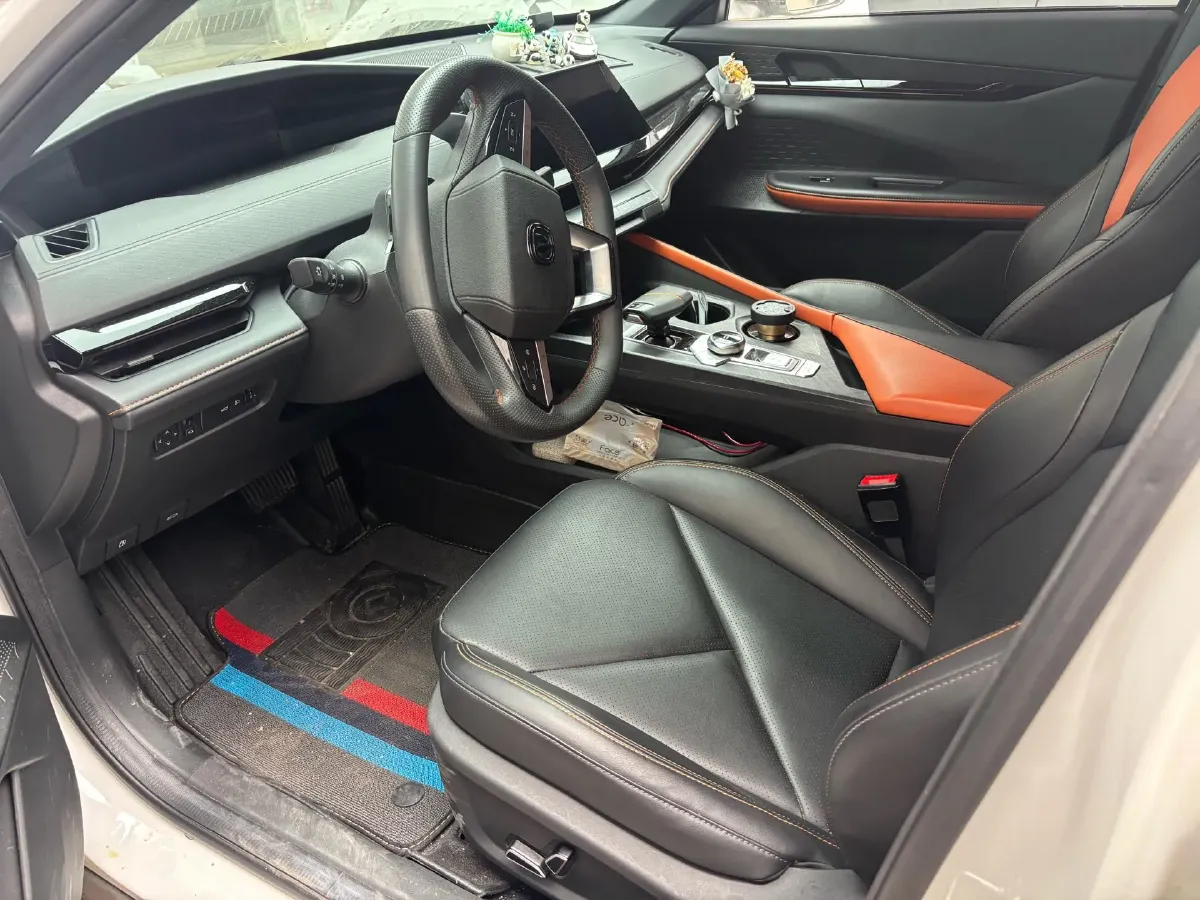 2022 ChangAn UNI-V 1.5T 188HP L4 7DCT,autocango,china used car exporter,china ev exporter,chinese used car exporter,chinese used ev exporter