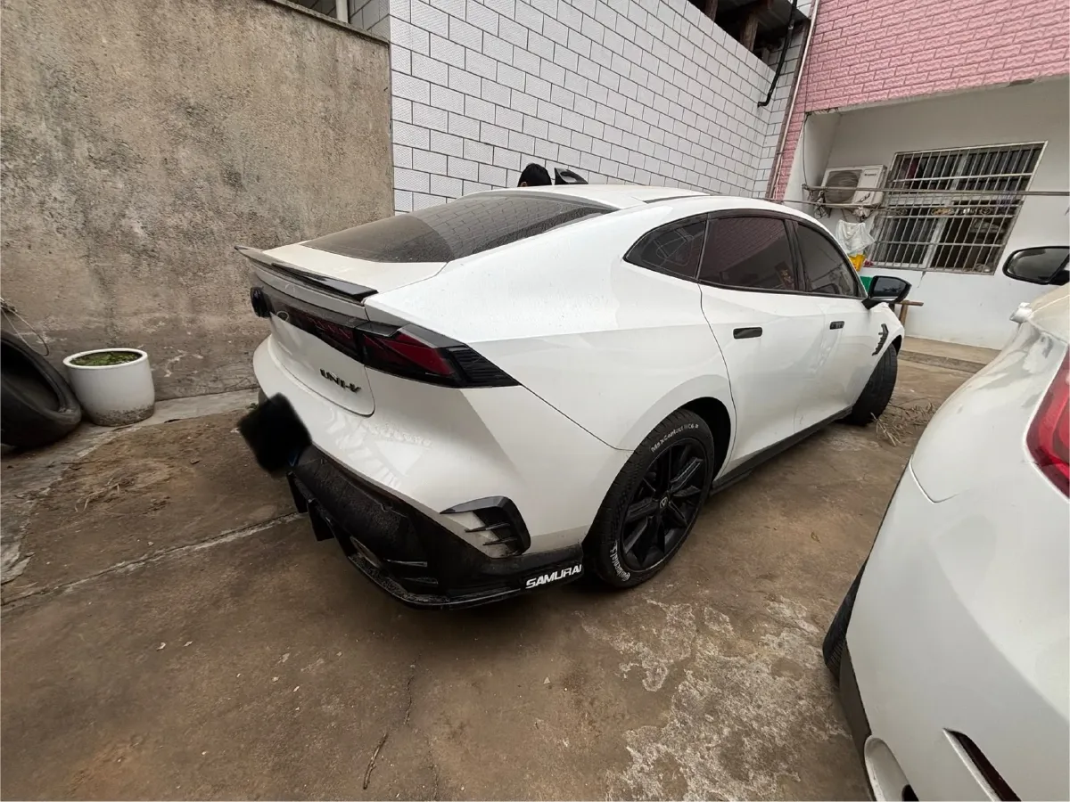 2022 ChangAn UNI-V 1.5T 188HP L4 7DCT,autocango,china used car exporter,china ev exporter,chinese used car exporter,chinese used ev exporter