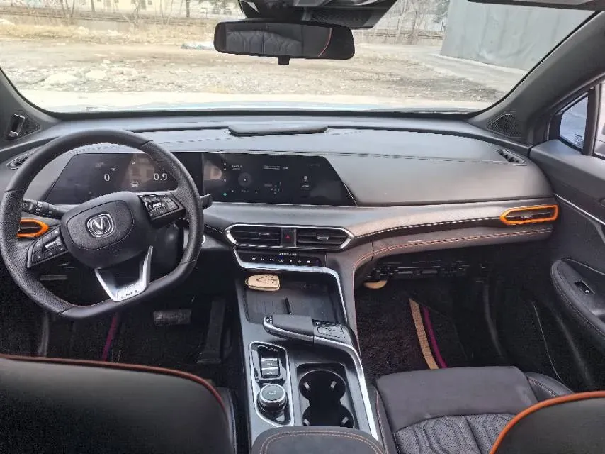 2022 ChangAn UNI-T 1.5T 188HP L4 7DCT,autocango,china used car exporter,china ev exporter,chinese used car exporter,chinese used ev exporter