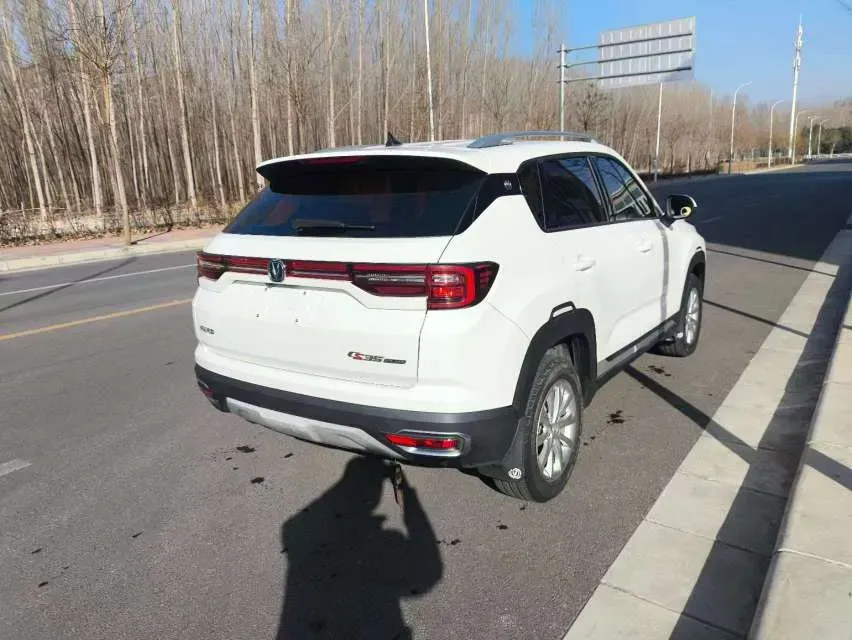 2019 ChangAn CS35 Plus 1.6L 128HP L4 5MT,autocango,china used car exporter,china ev exporter,chinese used car exporter,chinese used ev exporter