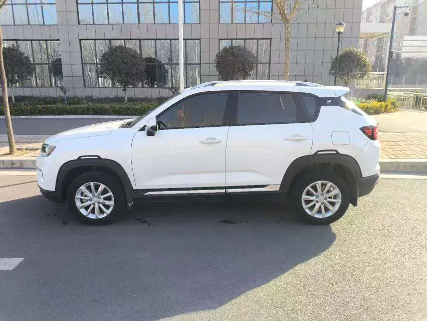 2019 ChangAn CS35 Plus 1.6L 128HP L4 5MT,autocango,china used car exporter,china ev exporter,chinese used car exporter,chinese used ev exporter