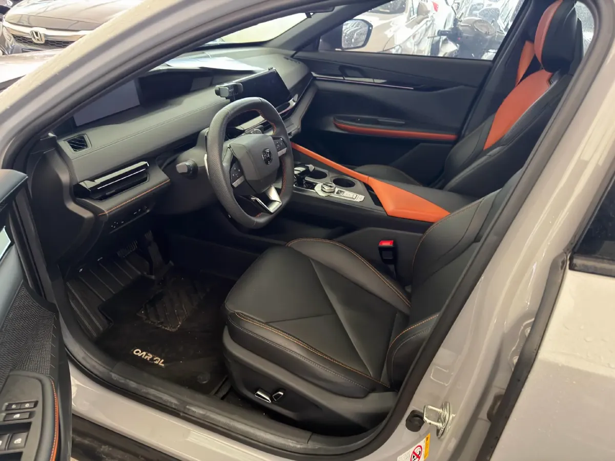 2022 ChangAn UNI-V 1.5T 188HP L4 7DCT,autocango,china used car exporter,china ev exporter,chinese used car exporter,chinese used ev exporter