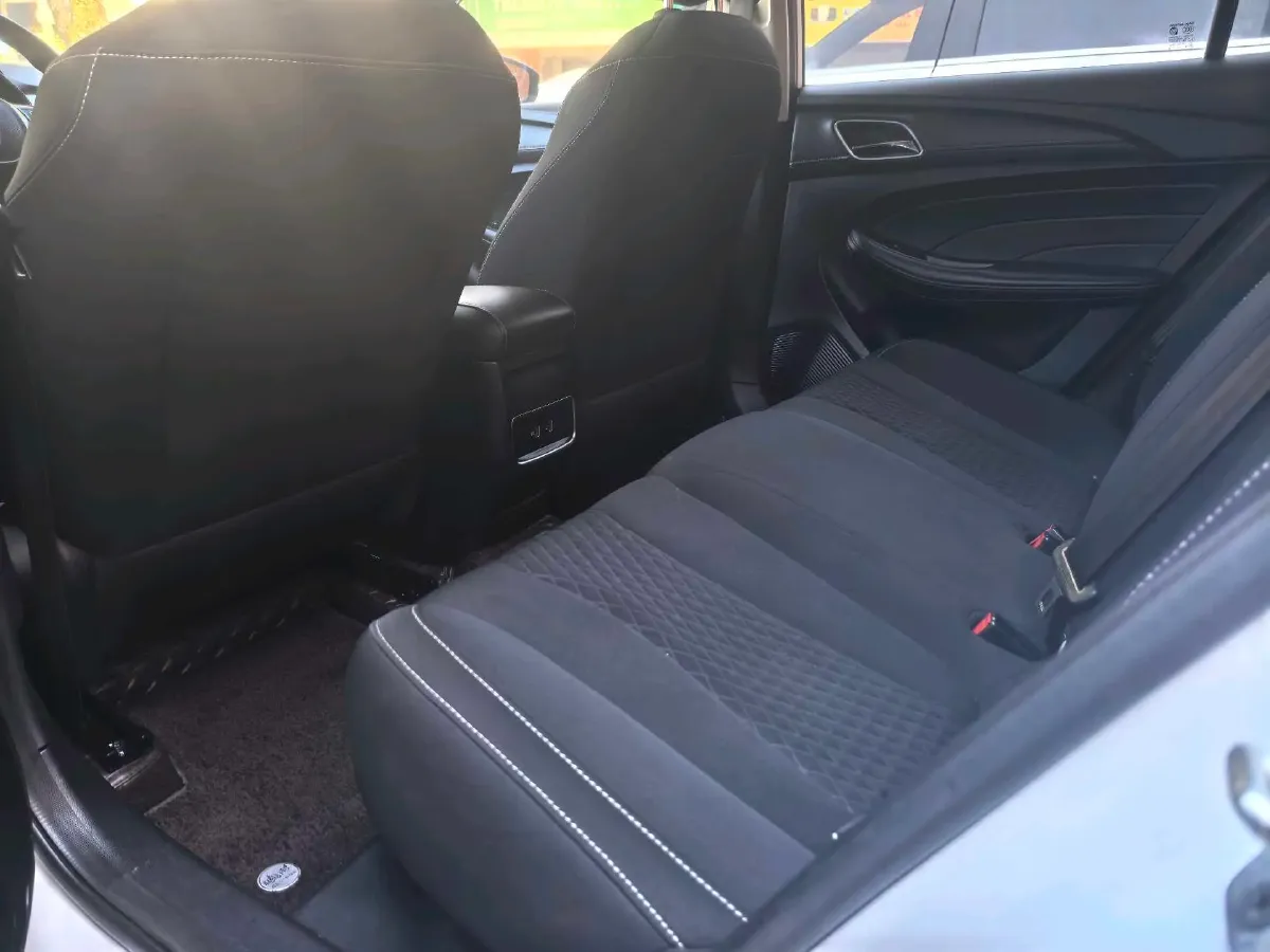 2021 Roewe i5 1.5L 120HP L4 CVT,autocango,china used car exporter,china ev exporter,chinese used car exporter,chinese used ev exporter