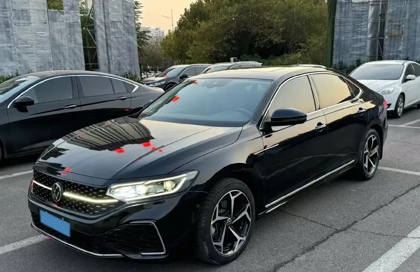 2024 Volkswagen Passat 2.0T 220HP L4 7DCT