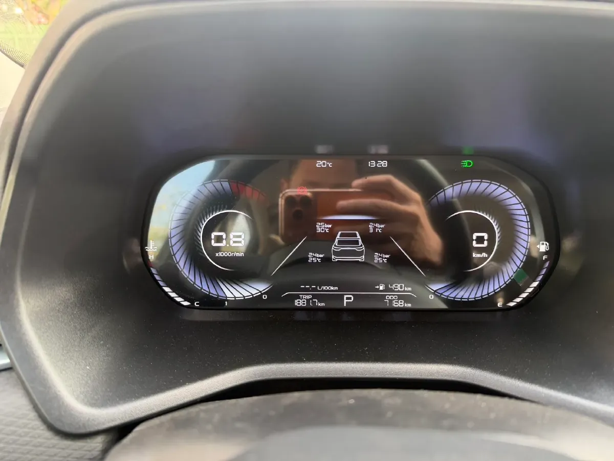 2025 Geely Emgrand 1.5L 127HP L4 CVT,autocango,china used car exporter,china ev exporter,chinese used car exporter,chinese used ev exporter