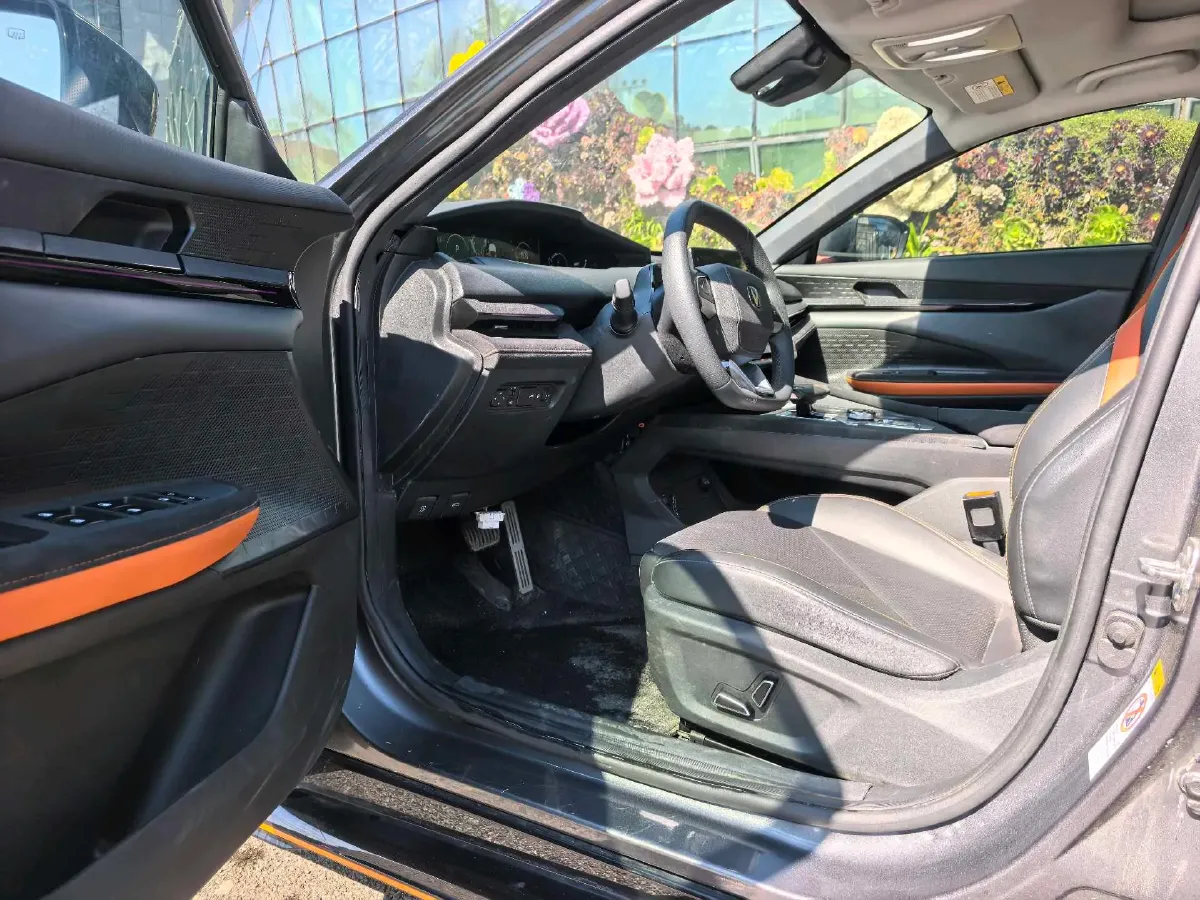 2022 ChangAn UNI-V 1.5T 188HP L4 7DCT,autocango,china used car exporter,china ev exporter,chinese used car exporter,chinese used ev exporter