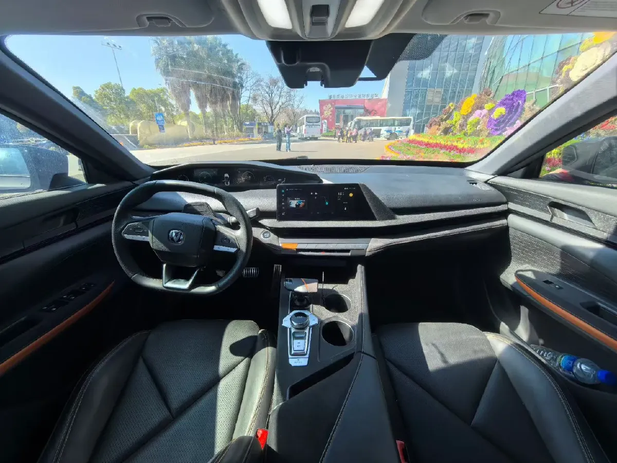 2022 ChangAn UNI-V 1.5T 188HP L4 7DCT,autocango,china used car exporter,china ev exporter,chinese used car exporter,chinese used ev exporter