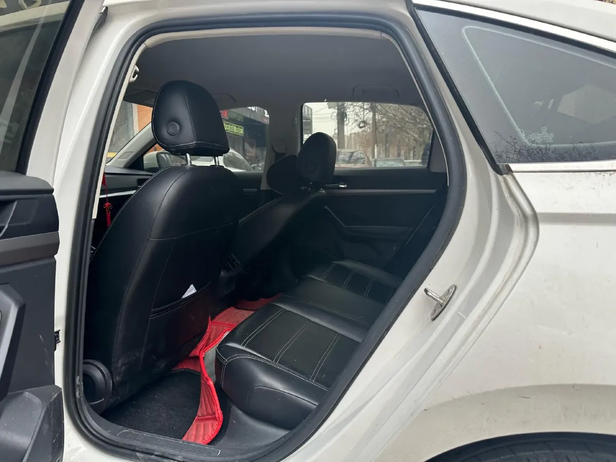 2018 Landwind XiaoYao 1.5T 163HP L4 CVT,autocango,china used car exporter,china ev exporter,chinese used car exporter,chinese used ev exporter
