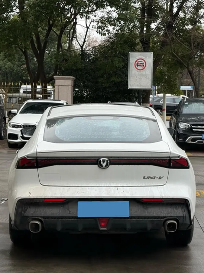 2023 ChangAn UNI-V 1.5T 188HP L4 7DCT,autocango,china used car exporter,china ev exporter,chinese used car exporter,chinese used ev exporter