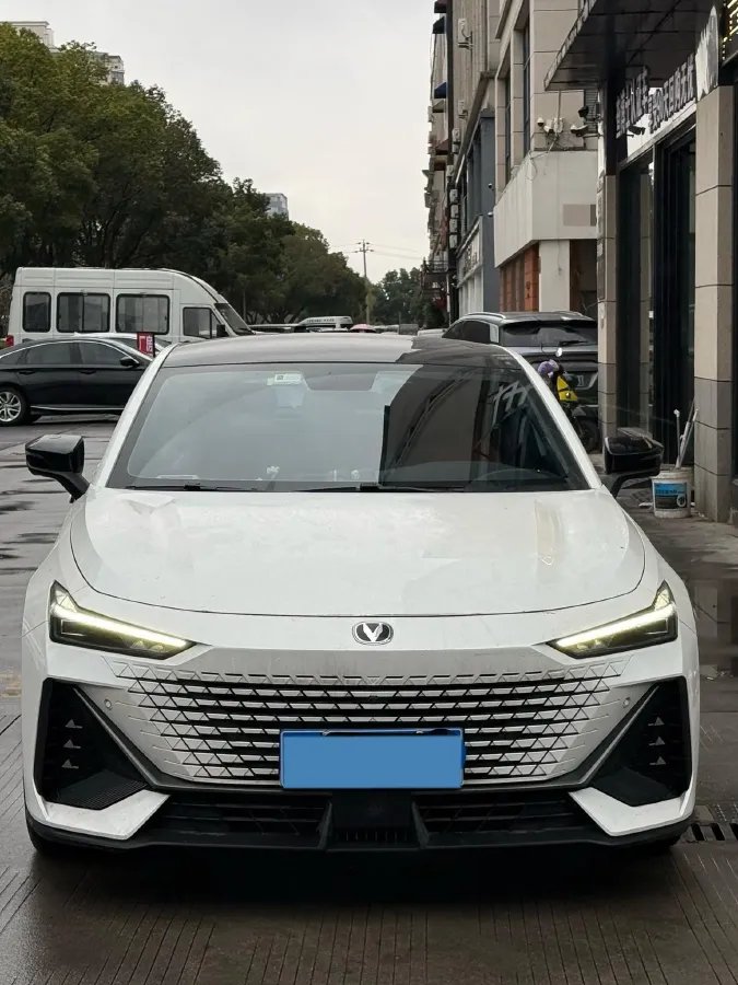 2023 ChangAn UNI-V 1.5T 188HP L4 7DCT,autocango,china used car exporter,china ev exporter,chinese used car exporter,chinese used ev exporter