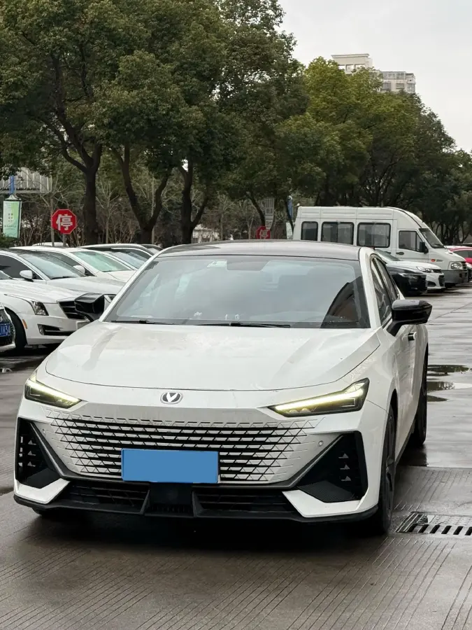 2023 ChangAn UNI-V 1.5T 188HP L4 7DCT