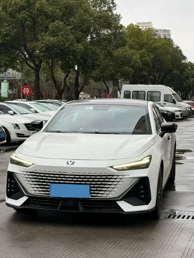 2023 ChangAn UNI-V 1.5T 188HP L4 7DCT,autocango,china used car exporter,china ev exporter,chinese used car exporter,chinese used ev exporter