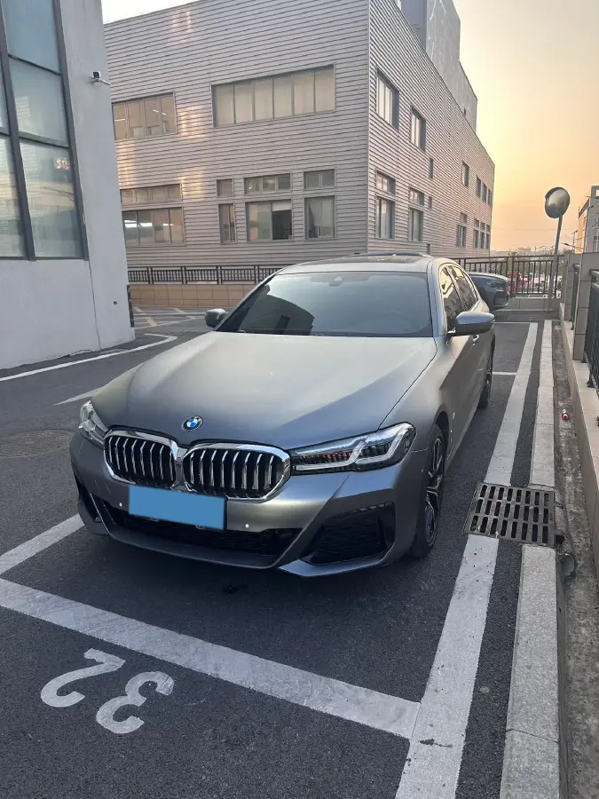 2022 BMW 5 Series 2.0T 252HP L4 8AT