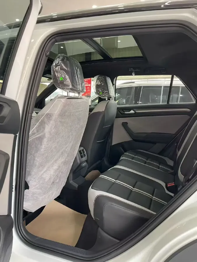 2025 Volkswagen T-Roc 1.5T 160HP L4 7DCT,autocango,china used car exporter,china ev exporter,chinese used car exporter,chinese used ev exporter