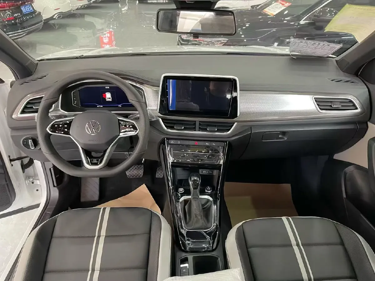 2025 Volkswagen T-Roc 1.5T 160HP L4 7DCT,autocango,china used car exporter,china ev exporter,chinese used car exporter,chinese used ev exporter