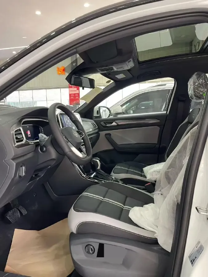 2025 Volkswagen T-Roc 1.5T 160HP L4 7DCT,autocango,china used car exporter,china ev exporter,chinese used car exporter,chinese used ev exporter