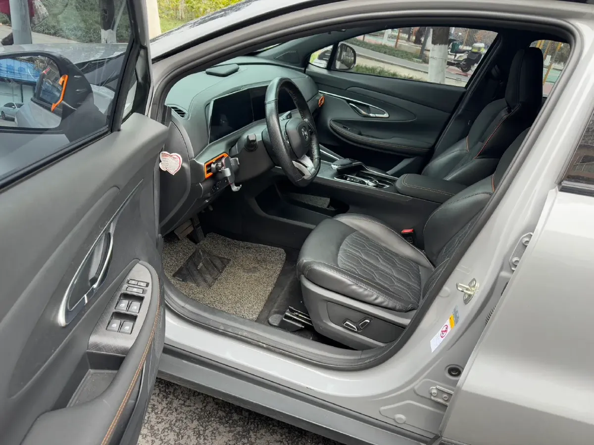 2022 ChangAn UNI-T 2.0T 233HP L4 8AT,autocango,china used car exporter,china ev exporter,chinese used car exporter,chinese used ev exporter