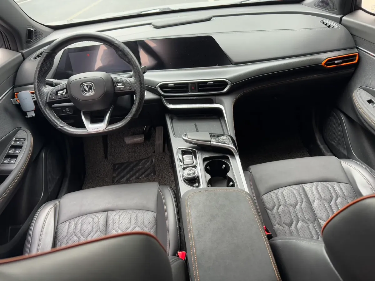 2022 ChangAn UNI-T 2.0T 233HP L4 8AT,autocango,china used car exporter,china ev exporter,chinese used car exporter,chinese used ev exporter