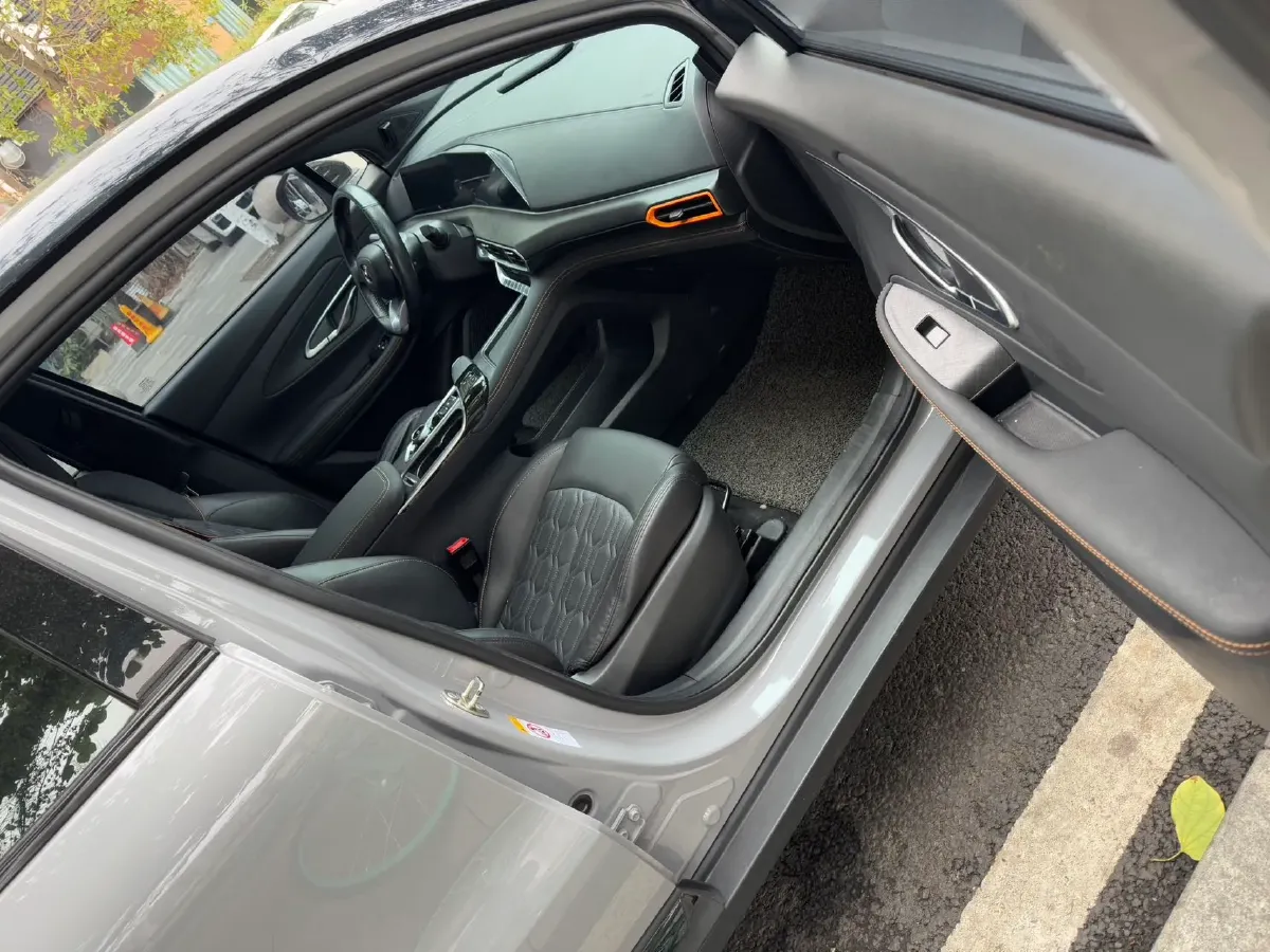 2022 ChangAn UNI-T 2.0T 233HP L4 8AT,autocango,china used car exporter,china ev exporter,chinese used car exporter,chinese used ev exporter