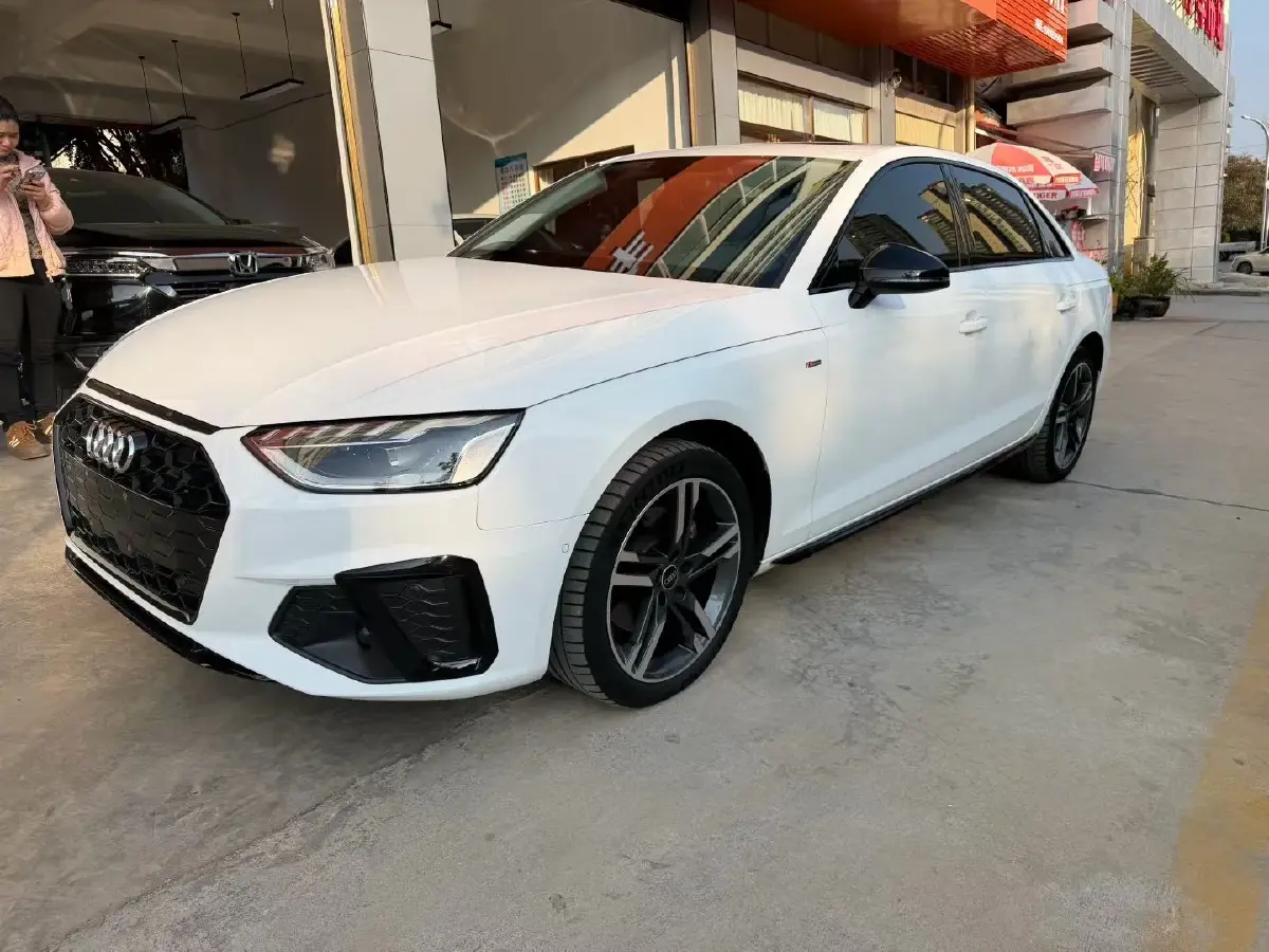 2022 Audi A4L 2.0T 190HP L4 7DCT