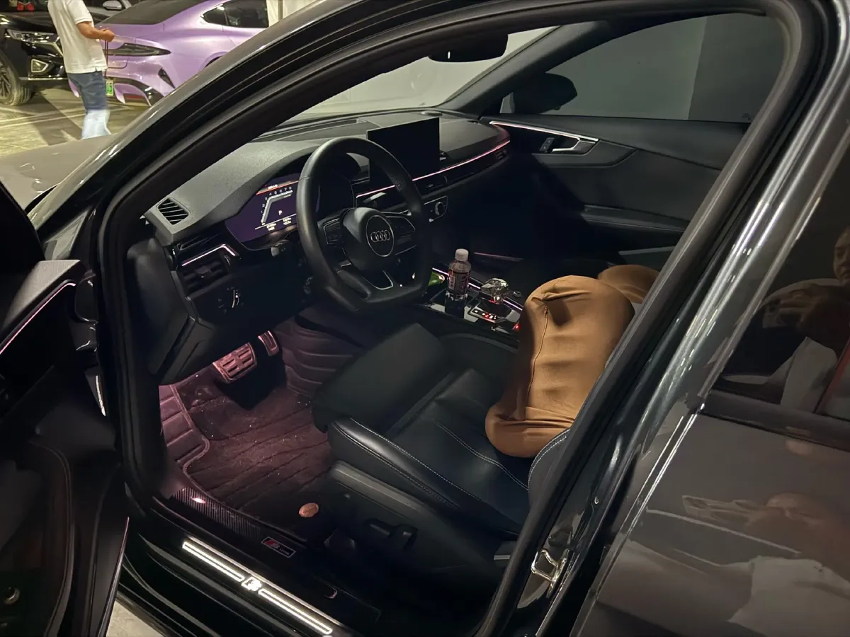 2023 Audi A4L 2.0T 190HP L4 7DCT,autocango,china used car exporter,china ev exporter,chinese used car exporter,chinese used ev exporter