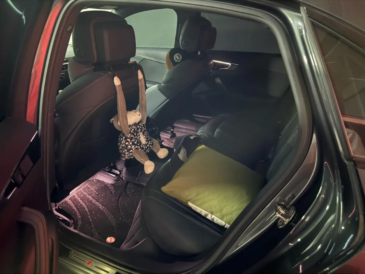 2023 Audi A4L 2.0T 190HP L4 7DCT,autocango,china used car exporter,china ev exporter,chinese used car exporter,chinese used ev exporter