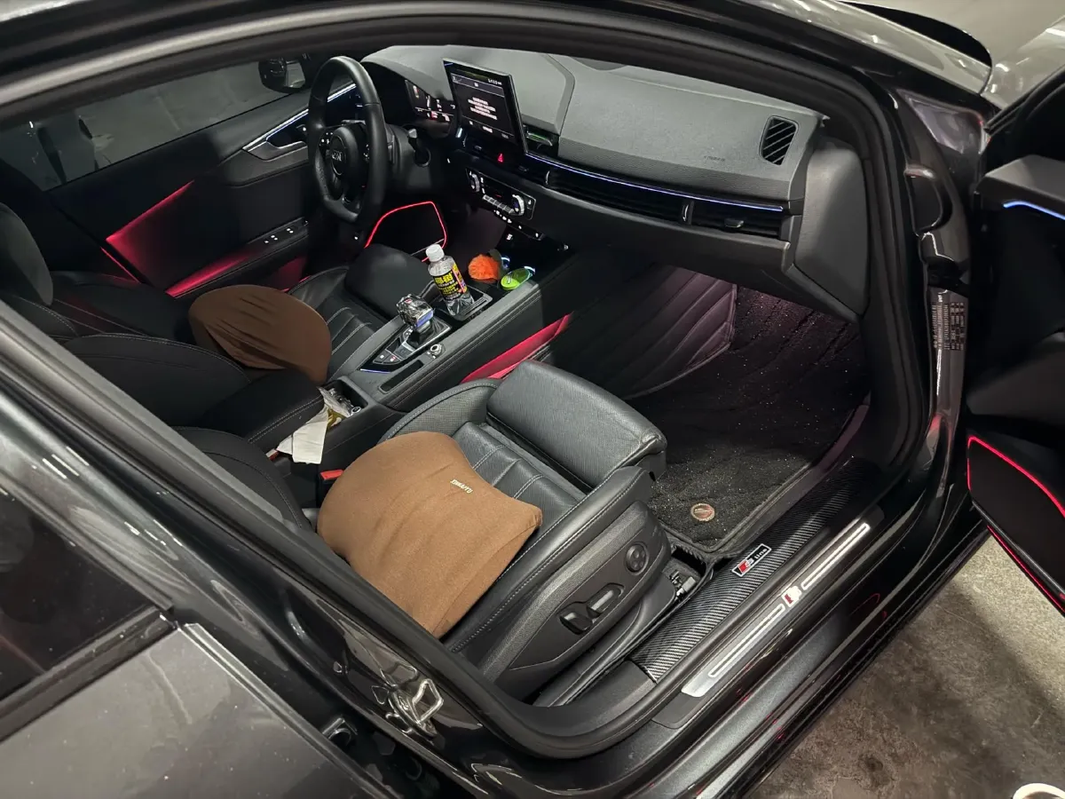 2023 Audi A4L 2.0T 190HP L4 7DCT,autocango,china used car exporter,china ev exporter,chinese used car exporter,chinese used ev exporter