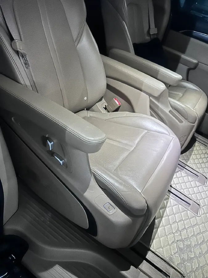 2021 Buick GL8 2.0T 237HP L4 9AT,autocango,china used car exporter,china ev exporter,chinese used car exporter,chinese used ev exporter