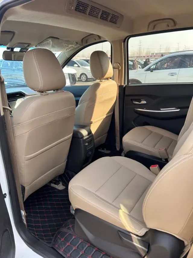 2021 WuLing RongGuang New Truck 1.5L 99HP L4 5MT,autocango,china used car exporter,china ev exporter,chinese used car exporter,chinese used ev exporter