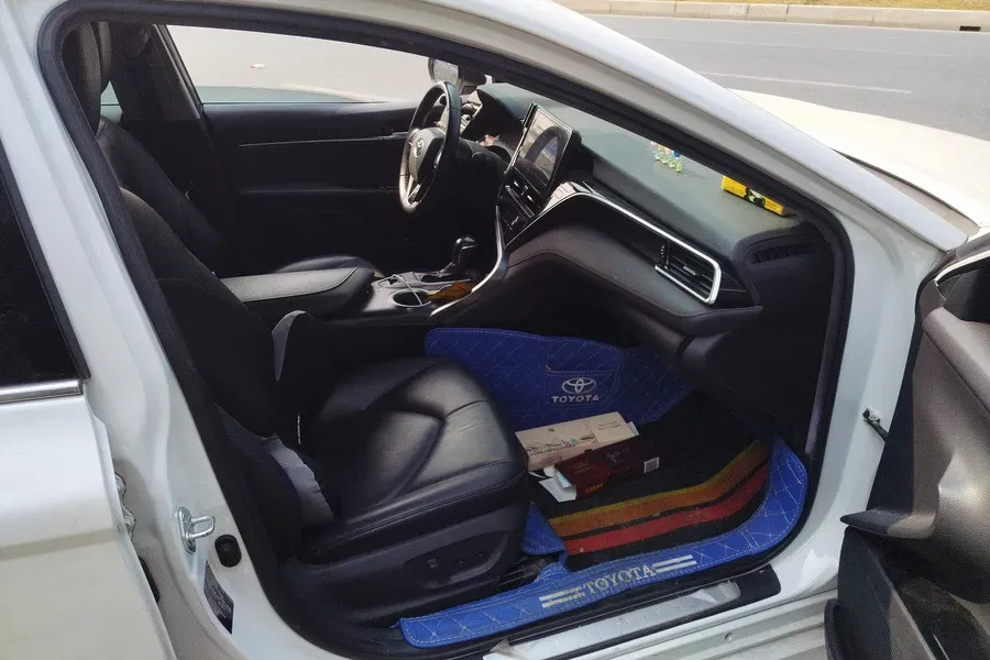 2021 Toyota Camry 2.5L 209HP L4 8AT,autocango,china used car exporter,china ev exporter,chinese used car exporter,chinese used ev exporter