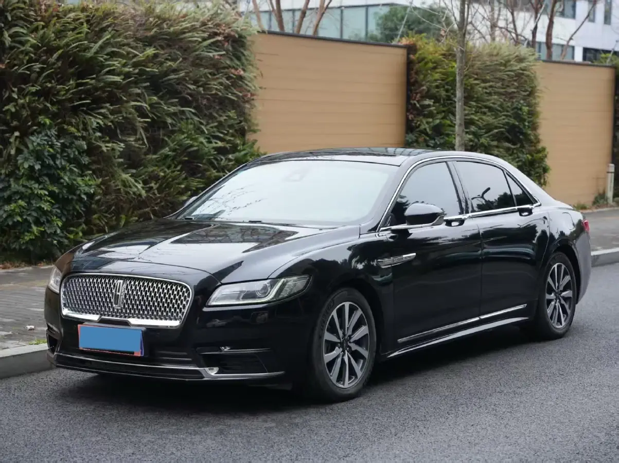2018 Lincoln Continental 2.0T 261HP L4 6AT