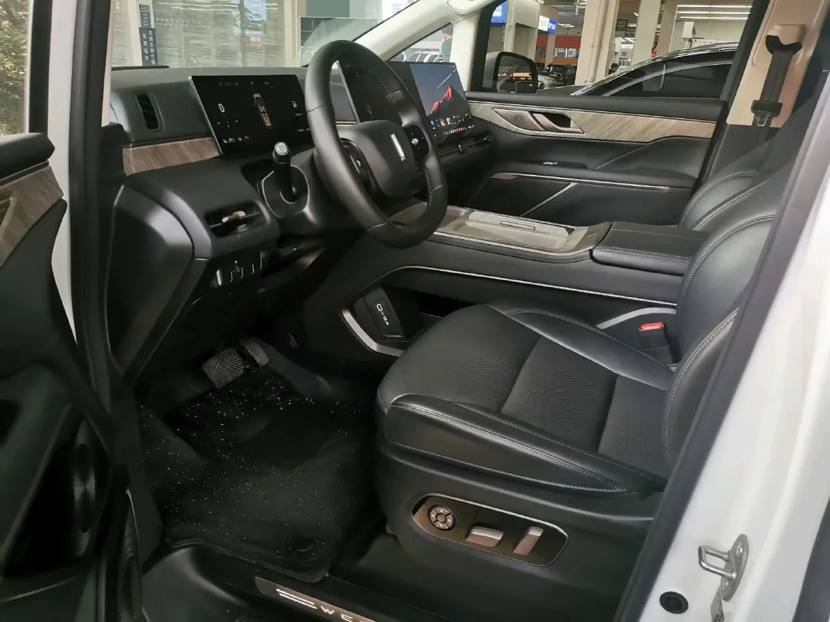 2025 WEY HighMountain 1.5T 170HP L4 4DHT PHEV,autocango,china used car exporter,china ev exporter,chinese used car exporter,chinese used ev exporter