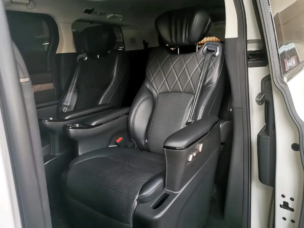 2025 WEY HighMountain 1.5T 170HP L4 4DHT PHEV,autocango,china used car exporter,china ev exporter,chinese used car exporter,chinese used ev exporter