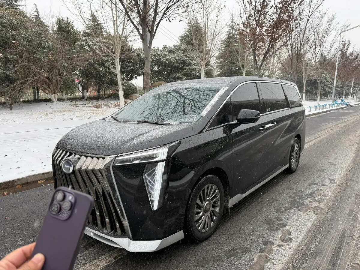 2023 GAC Trumpchi M8 2.0T 190HP L4 E-CVT Hybrid