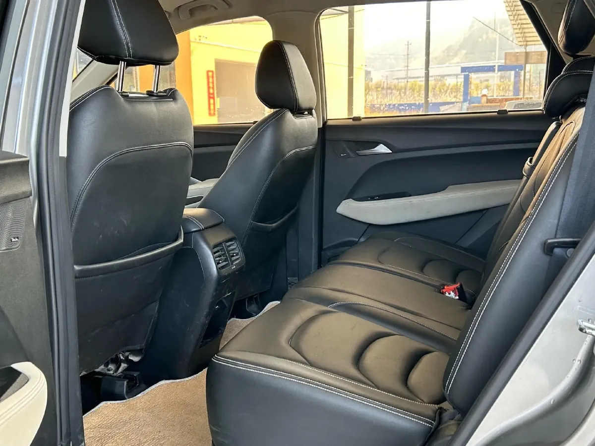 2019 BaoJun 530 1.5T 151HP L4 CVT,autocango,china used car exporter,china ev exporter,chinese used car exporter,chinese used ev exporter