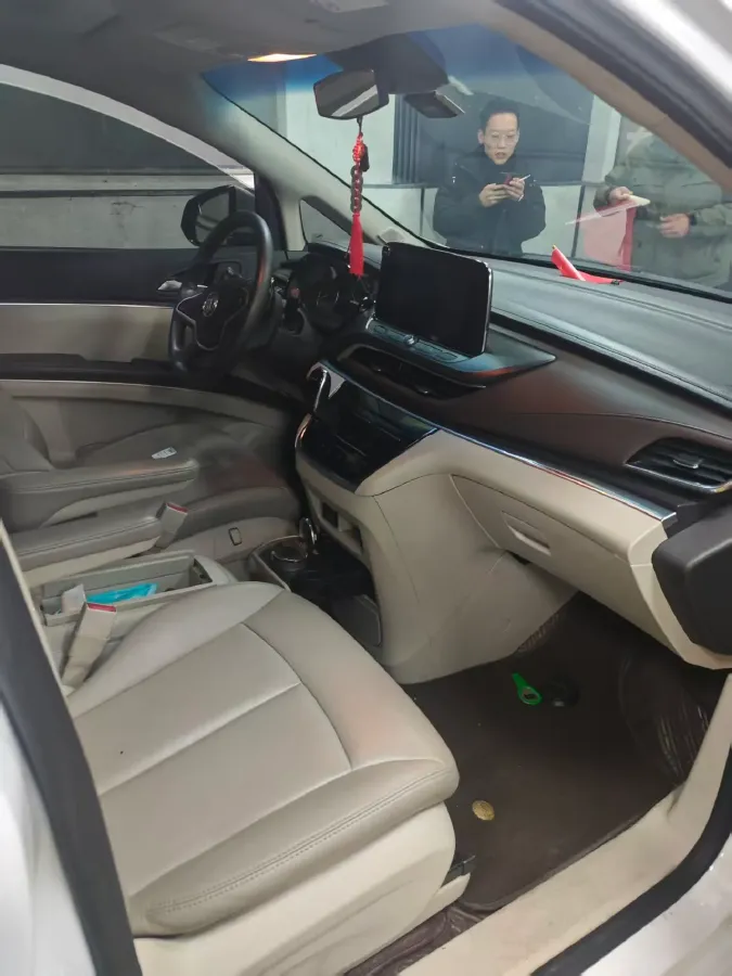 2022 Buick GL8 2.0T 237HP L4 9AT,autocango,china used car exporter,china ev exporter,chinese used car exporter,chinese used ev exporter