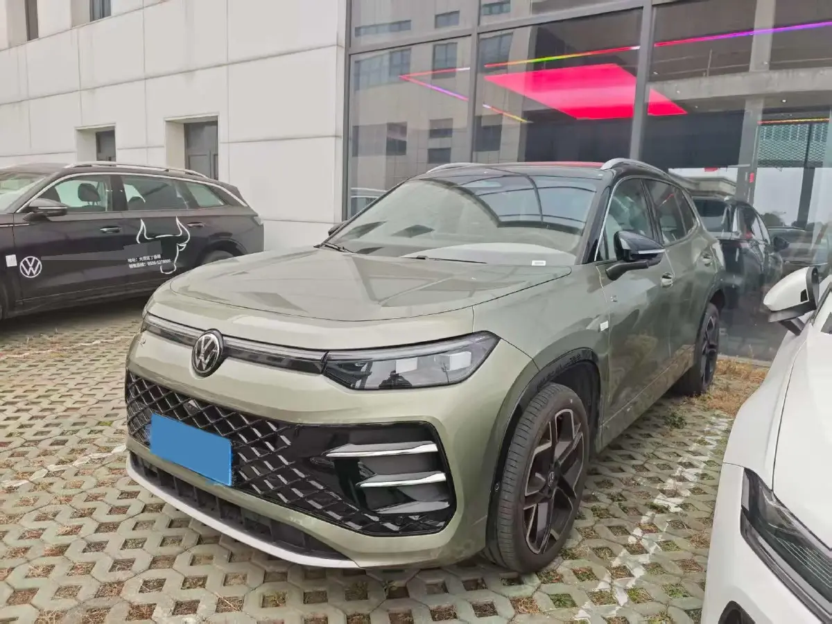 2026 Volkswagen Tayron 2.0T 220HP L4 7DCT