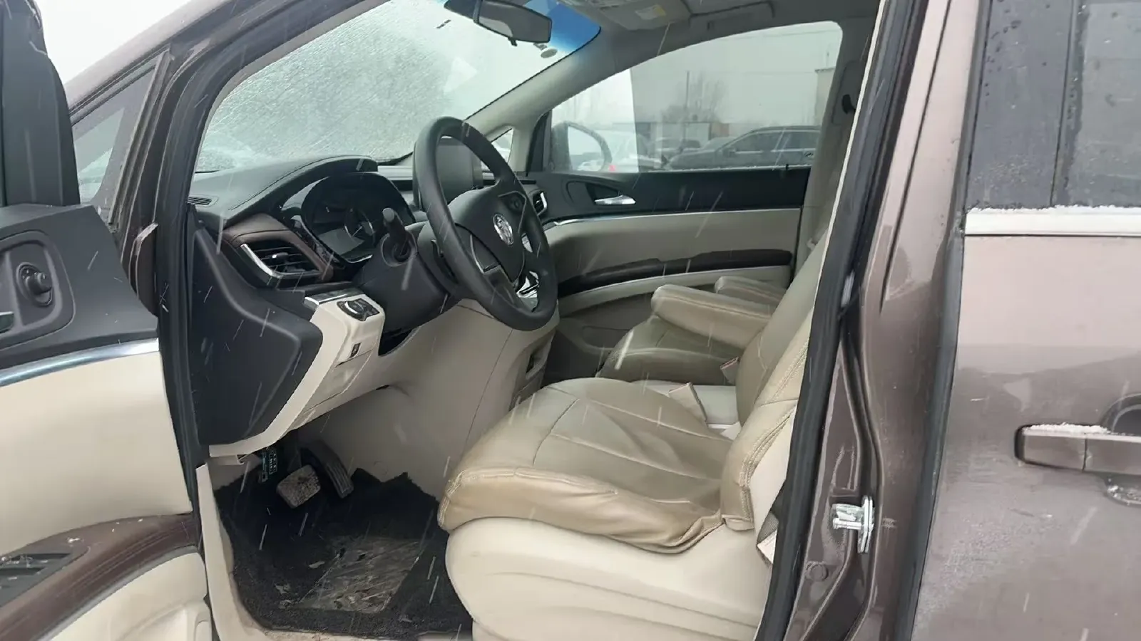 2022 Buick GL8 2.0T 237HP L4 9AT,autocango,china used car exporter,china ev exporter,chinese used car exporter,chinese used ev exporter