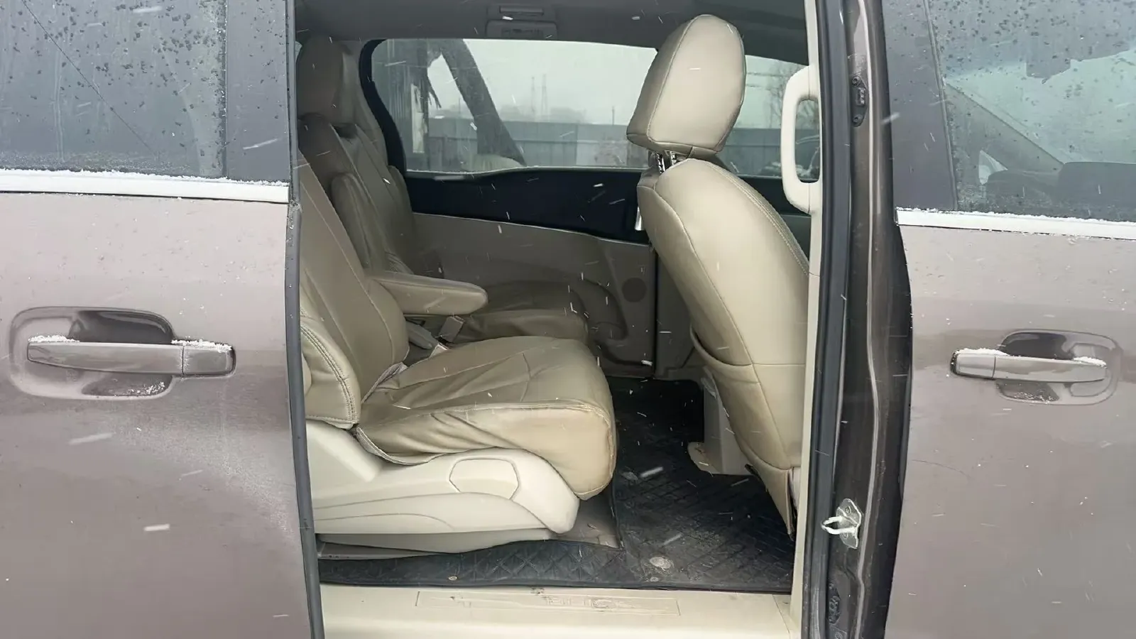 2022 Buick GL8 2.0T 237HP L4 9AT,autocango,china used car exporter,china ev exporter,chinese used car exporter,chinese used ev exporter