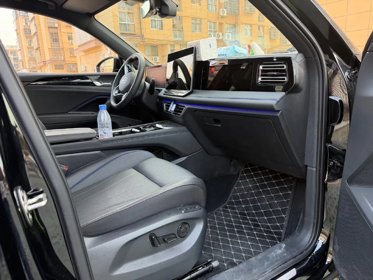 2025 Volkswagen Tiguan L 2.0T 220HP L4 7DCT,autocango,china used car exporter,china ev exporter,chinese used car exporter,chinese used ev exporter