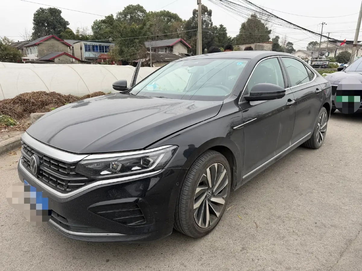 2023 Volkswagen Passat 2.0T 186HP L4 7DCT