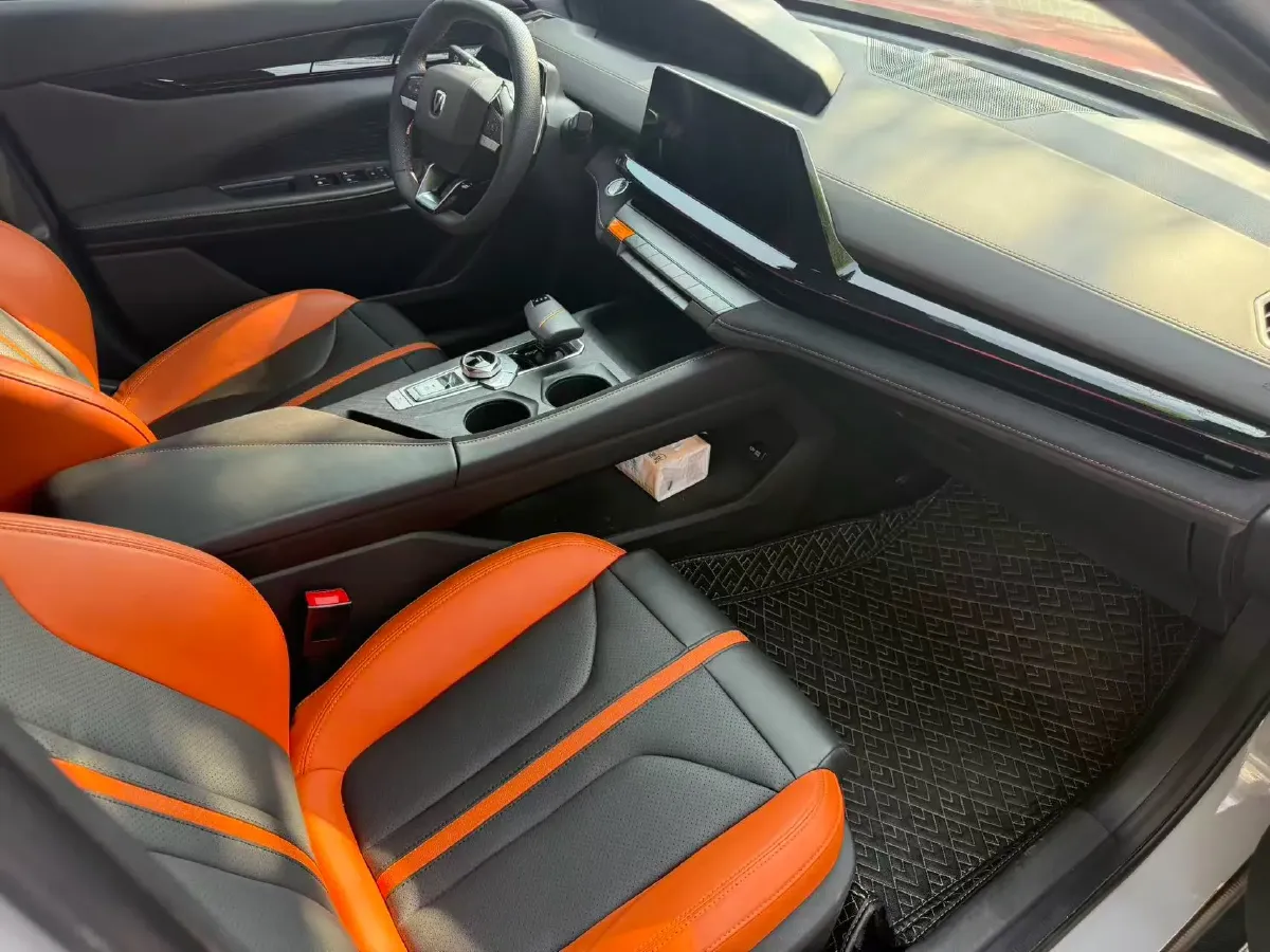 2024 ChangAn UNI-V 1.5T 188HP L4 7DCT,autocango,china used car exporter,china ev exporter,chinese used car exporter,chinese used ev exporter