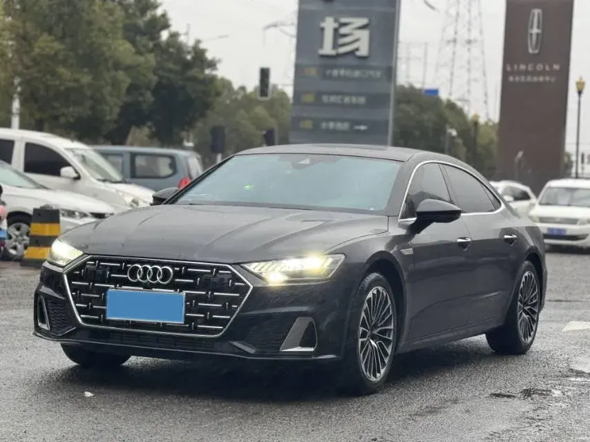 2024 Audi A7L 2.0T 245HP L4 7DCT