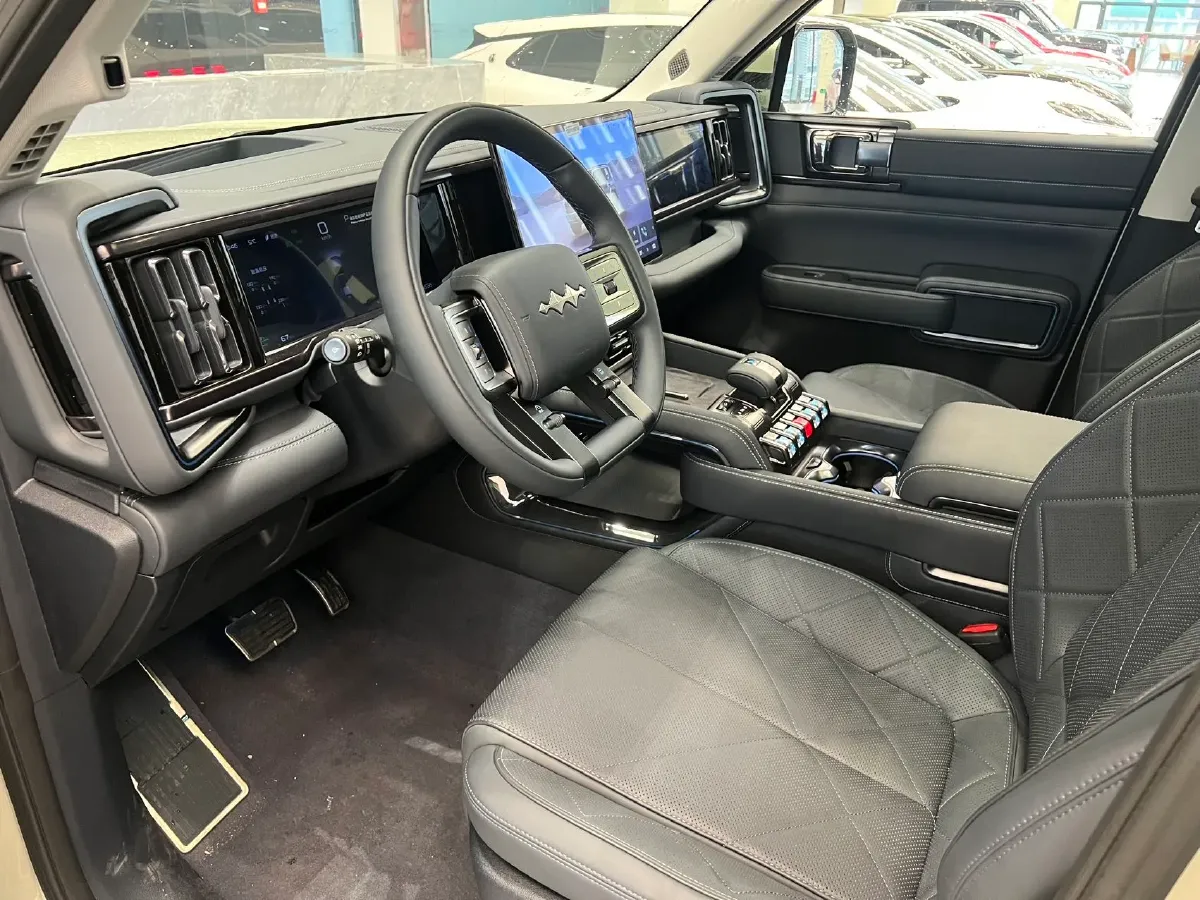 2025 FangChengBao Bao 5 1.5T 194HP L4 E-CVT PHEV 31.8KWH,autocango,china used car exporter,china ev exporter,chinese used car exporter,chinese used ev exporter